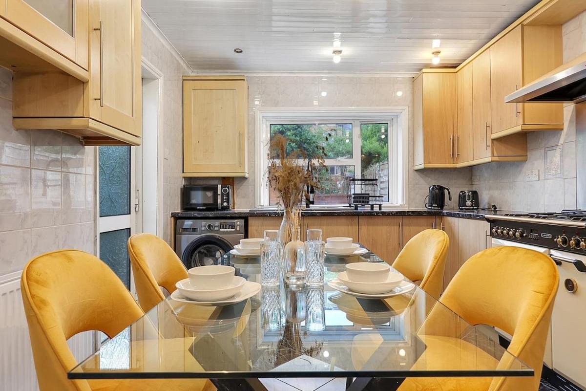 The Townhouse By Harlington *