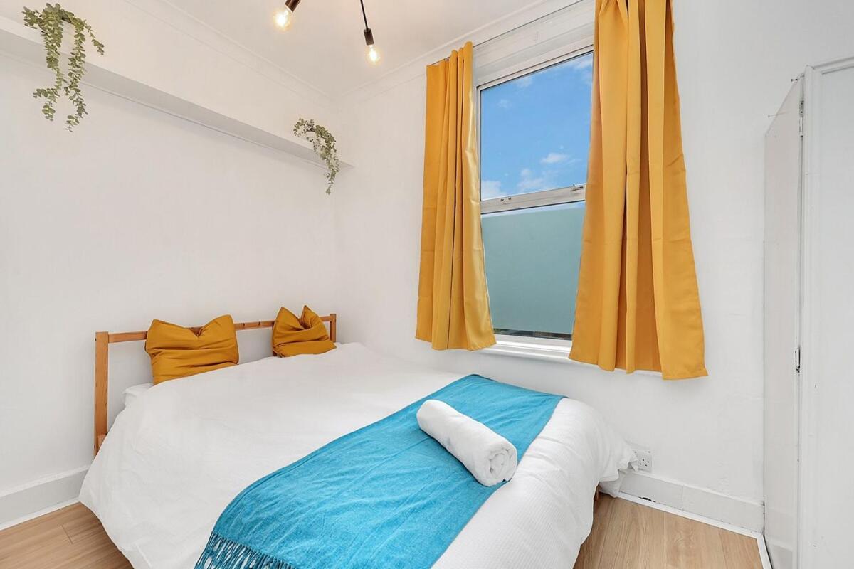 The Townhouse By Harlington * London