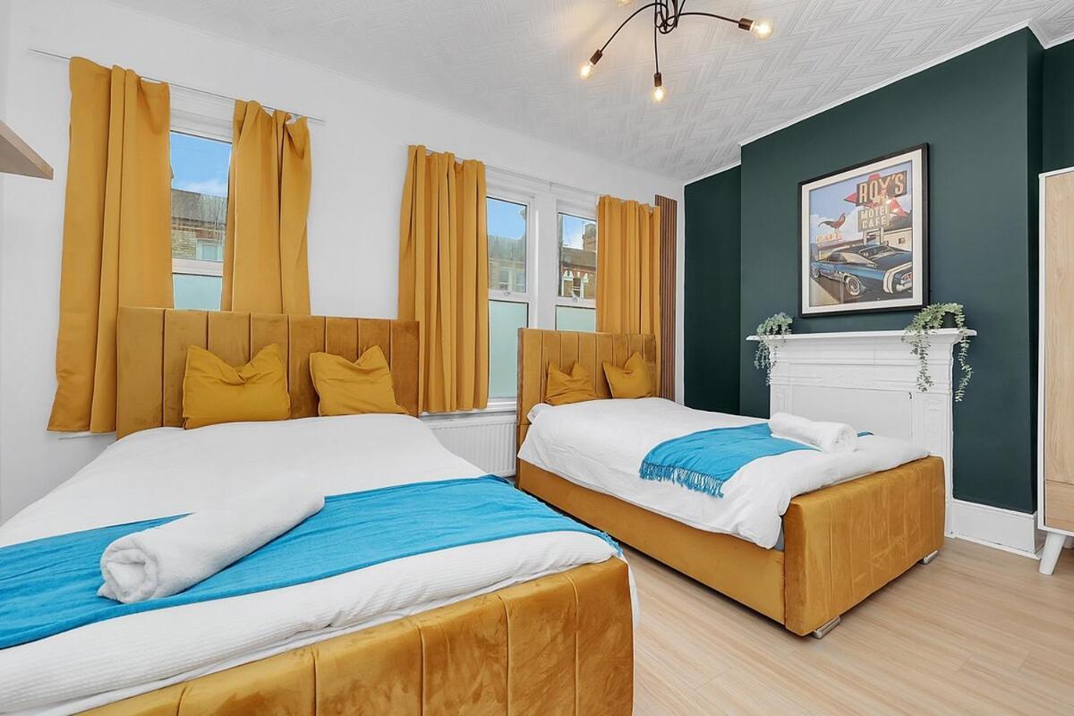 The Townhouse By Harlington Apartment