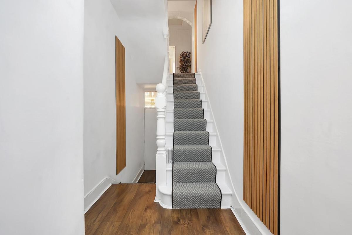 Apartment The Townhouse By Harlington London