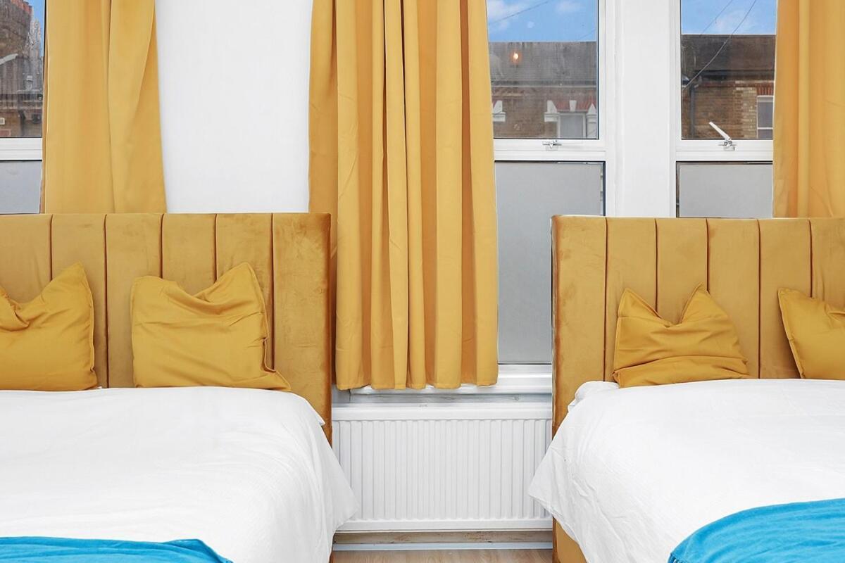 The Townhouse By Harlington Apartment
