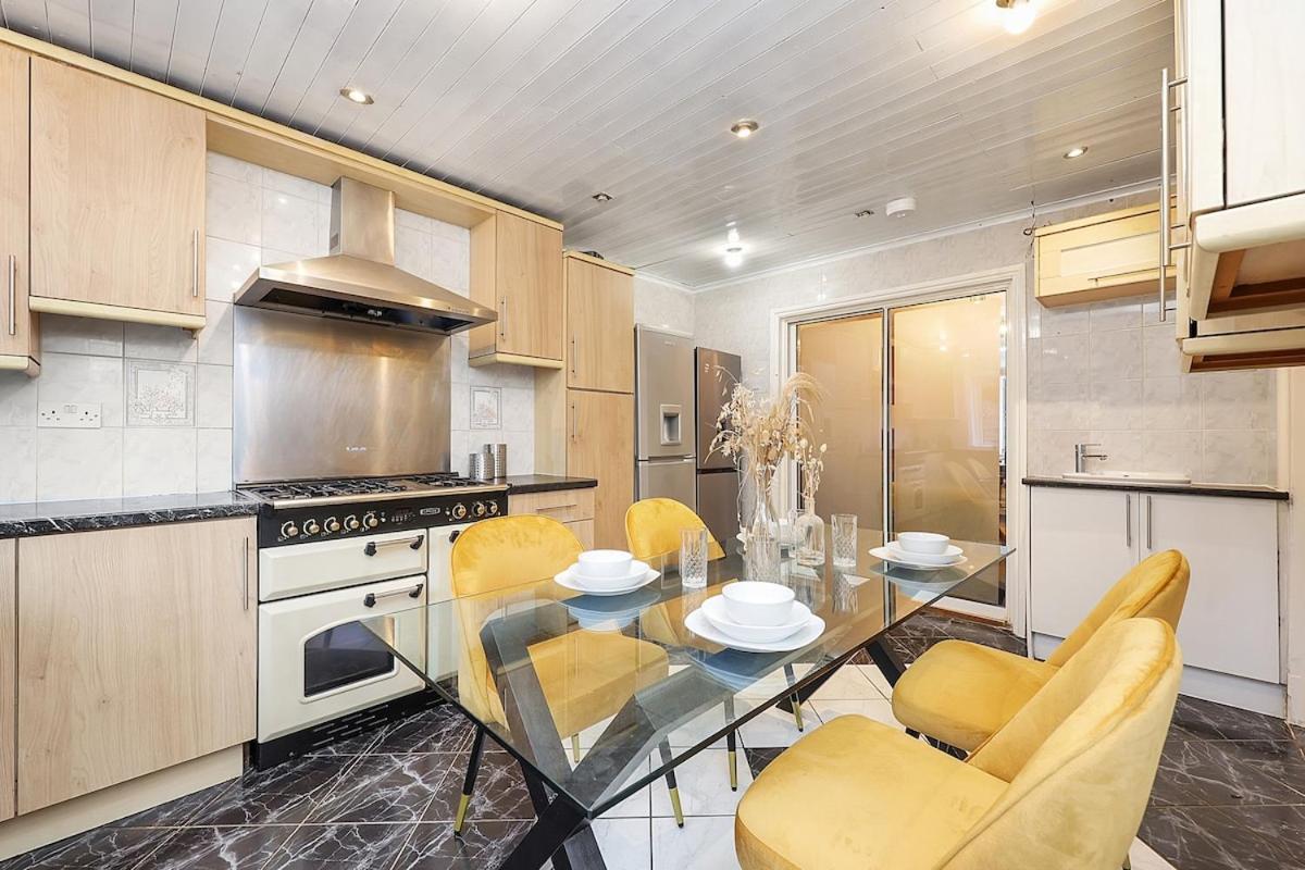 The Townhouse By Harlington London